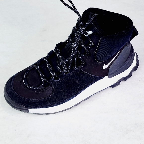 Women's Nike City Classic Black Boot Shoes Leather Platform New - Picture 1 of 5